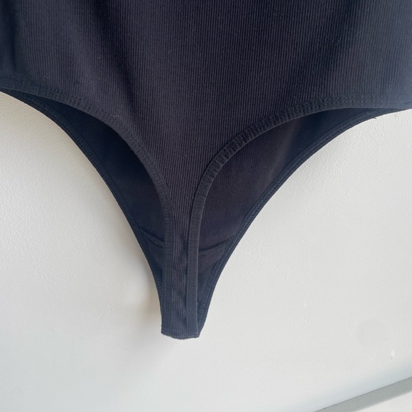 Aritzia Wilfred Maeva Ruffled Off-shoulder Black Bodysuit size M - Picture 6 of 9